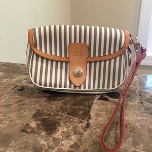 Dooney & Bourke wristlet